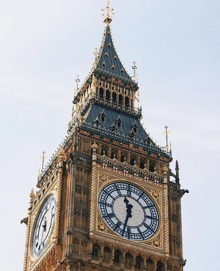 Esfera del Big Ben vista desde abajo